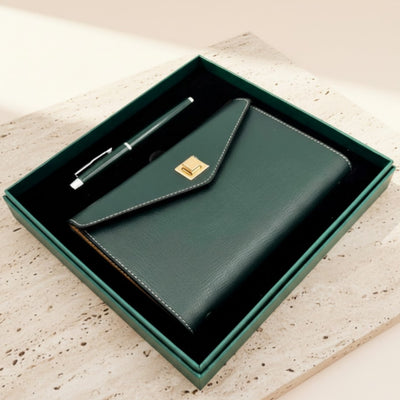 Elegante Set Regalo con Incisione Personalizzata - Taccuino in Pelle A6 con Penna di Alta Qualità in Scatola Regalo di Lusso