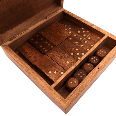 Elegante set di giochi in scatola di legno con incisione