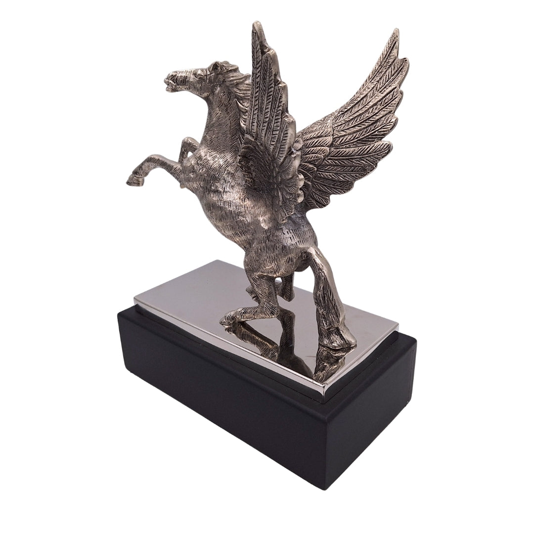 Statua Decorativa Pegaso in Alluminio su Base in Acciaio e Legno, Incisione Personalizzata, Regalo Elegante per Amanti della Mitologia Greca, Altezza 36 cm, Colore Argento con Base Nera