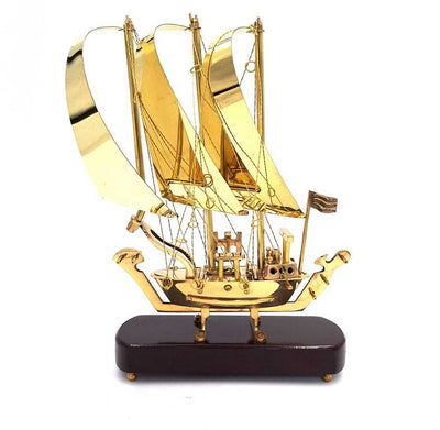 Elegante Nave in Ottone su Base in Legno 30 cm con Possibilità di Personalizzazione Incisa