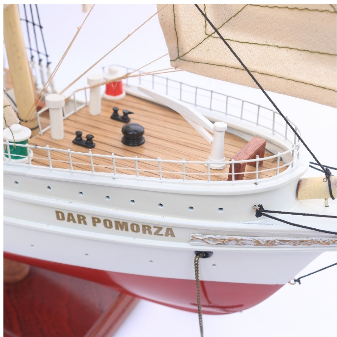 Modello esclusivo di veliero Dar Pomorza da 82 cm con possibilità di personalizzazione tramite incisione