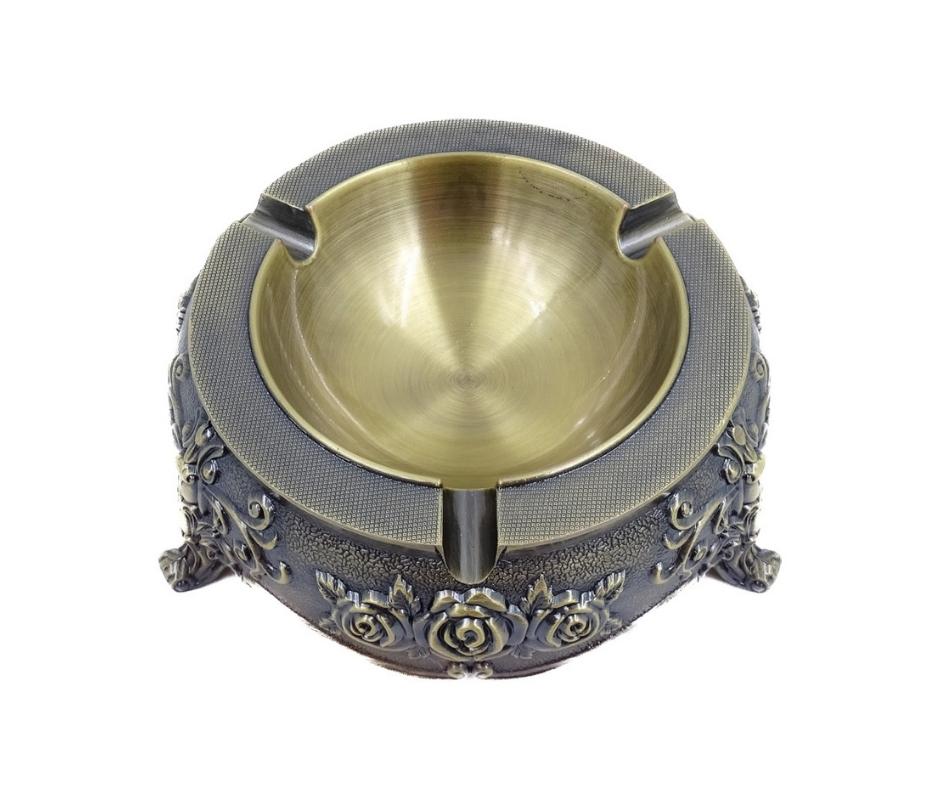 Elegante posacenere metallico in stile Luigi con possibilità di incisione