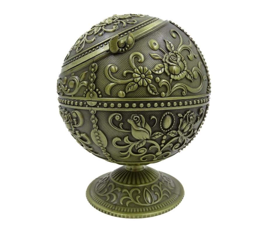 Elegante posacenere metallico a forma di sfera con incisione