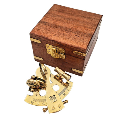 Sestante in Ottone in Scatola di Legno con Possibilità di Incisione – Regalo Elegante per Velisti e Marinai, 7x7x4 cm, Ottone e Vetro di Alta Qualità