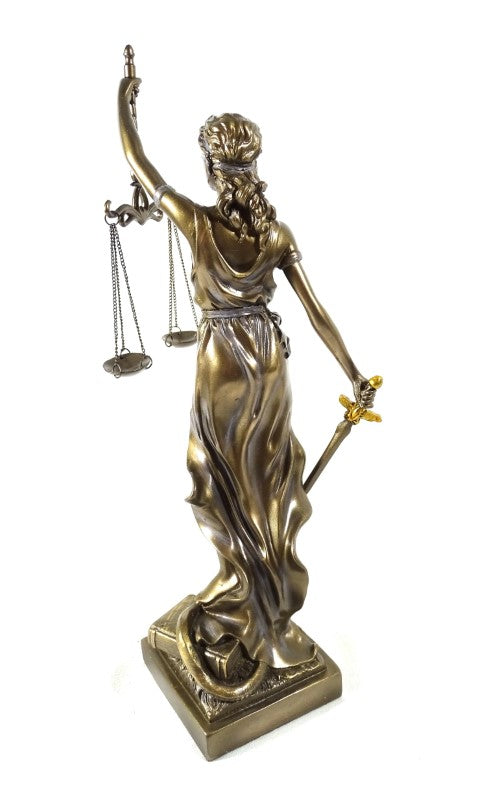 Figura Temida 35 cm con possibilità di personalizzazione con incisione - regalo elegante per avvocati, giudici o consulenti legali, realizzata in polyresina di colore dorato con finitura antica