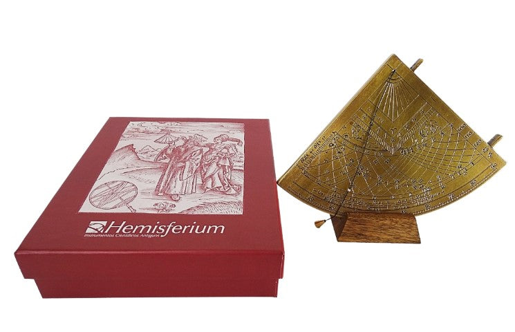 Quadrante Solare in Ottone Gunter H39 con base in legno, possibilità di personalizzazione incisa, regalo ideale per appassionati di astronomia, altezza 17 cm, elegante confezione regalo