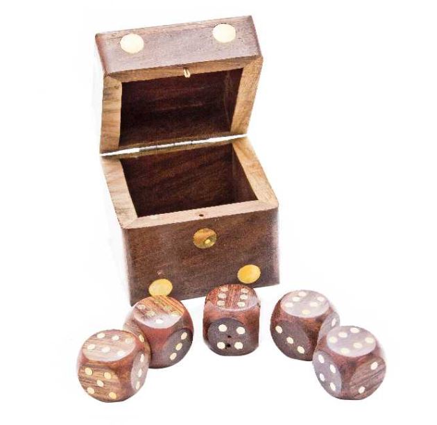 Dadi da gioco in legno in elegante scatola con possibilità di personalizzazione con incisione