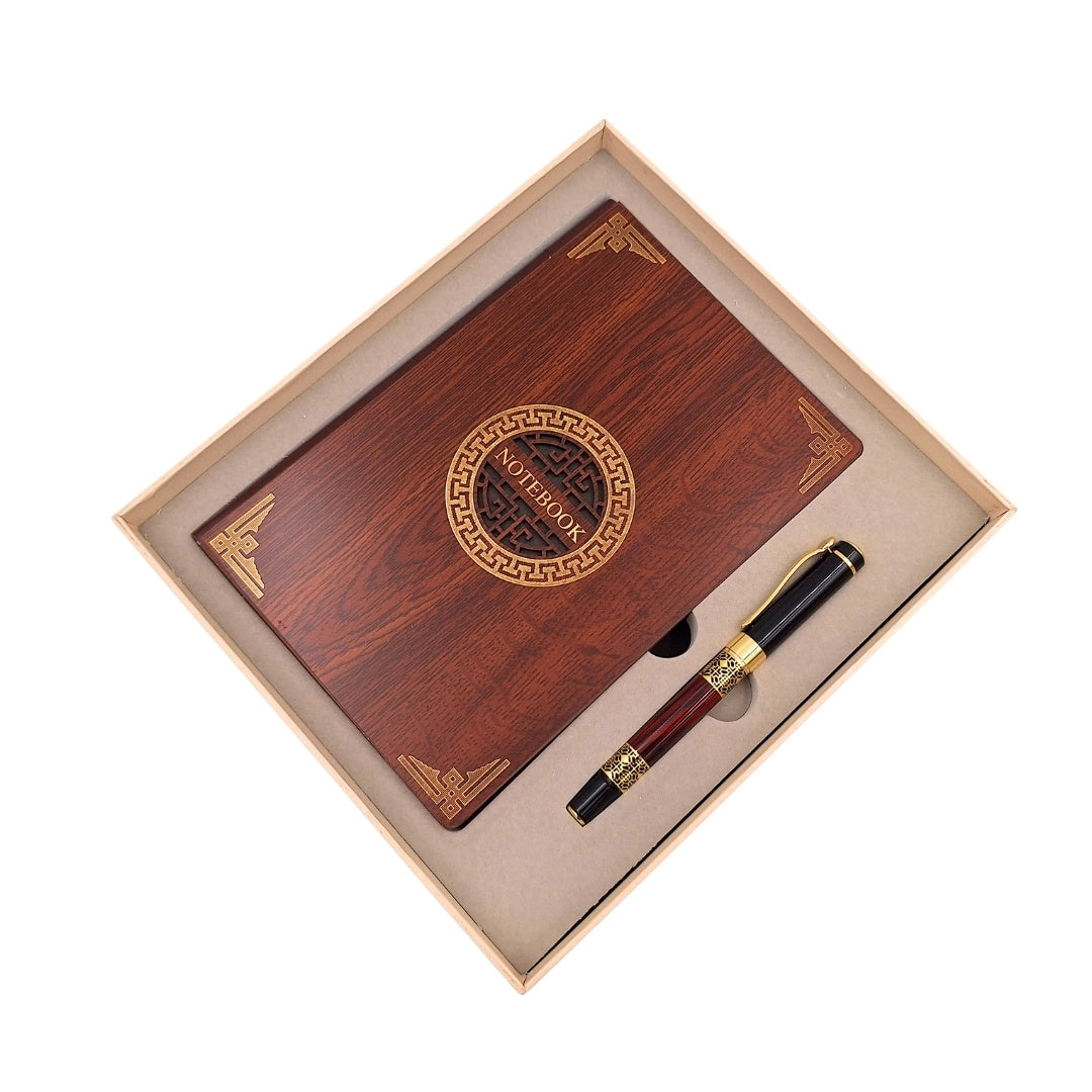 Set regalo esclusivo premium taccuino A5 con copertina in legno e penna – personalizzazione con incisione, ideale come regalo per capo, insegnante, artista – marrone scuro con elementi dorati