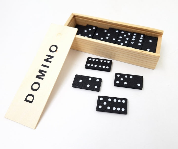 Domino in scatola di legno con possibilità di incisione personalizzata - regalo ideale per gli amanti dei giochi da tavolo, 28 tessere in plastica, dimensioni scatola 5 x 15 x 3,5 cm, materiale: legno e plastica