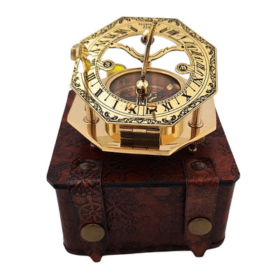Bussola in ottone in elegante scatola di pelle con possibilità di incisione – regalo vintage retrò per viaggiatori e marinai - altezza 8 cm, design elegante in ottone