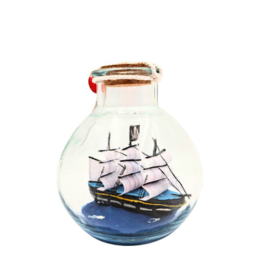 Miniatura di veliero in bottiglia con possibilità di personalizzazione tramite incisione – decorazione marina classica per regalo, 10 x 10 x 11 cm