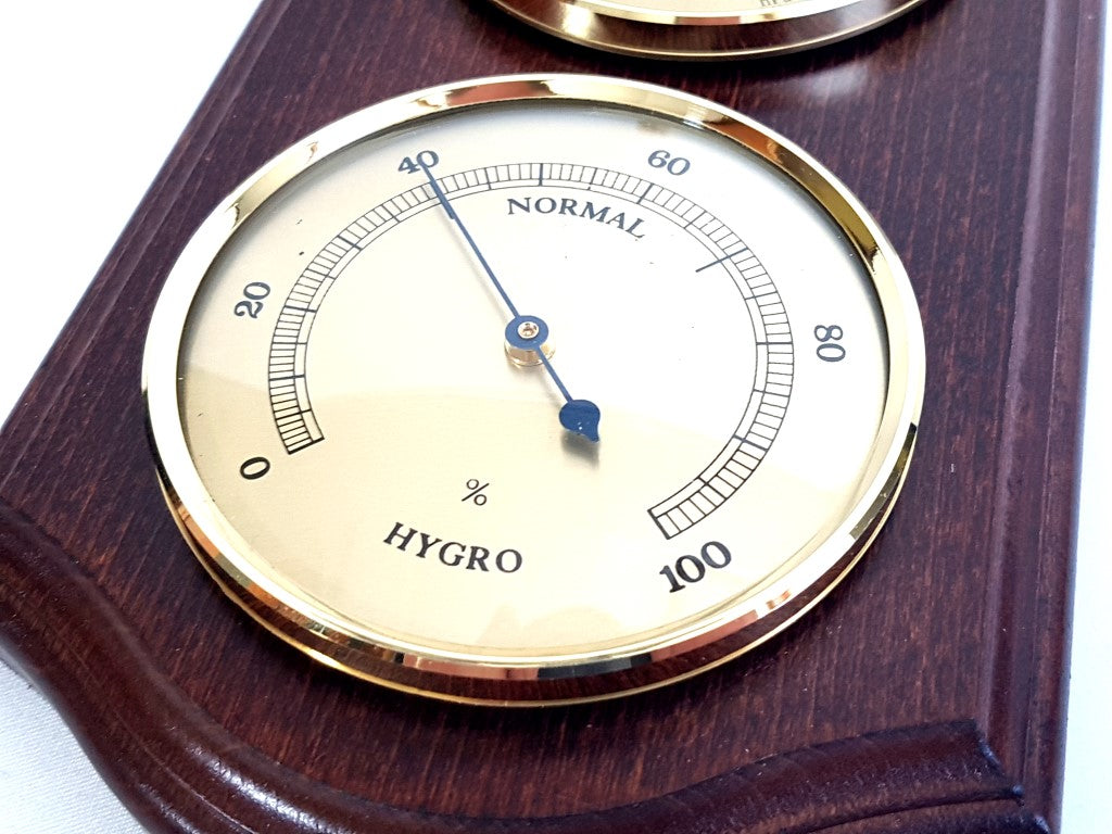 Stazione Meteorologica Fischer 9176-22 con Barometro, Igrometro e Termometro in Cornice di Ottone su Base di Mogano con Opzione di Personalizzazione Incisa