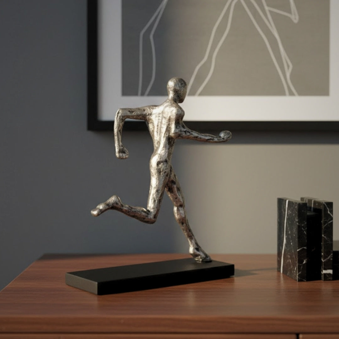 Statuetta di corridore in metallo con incisione