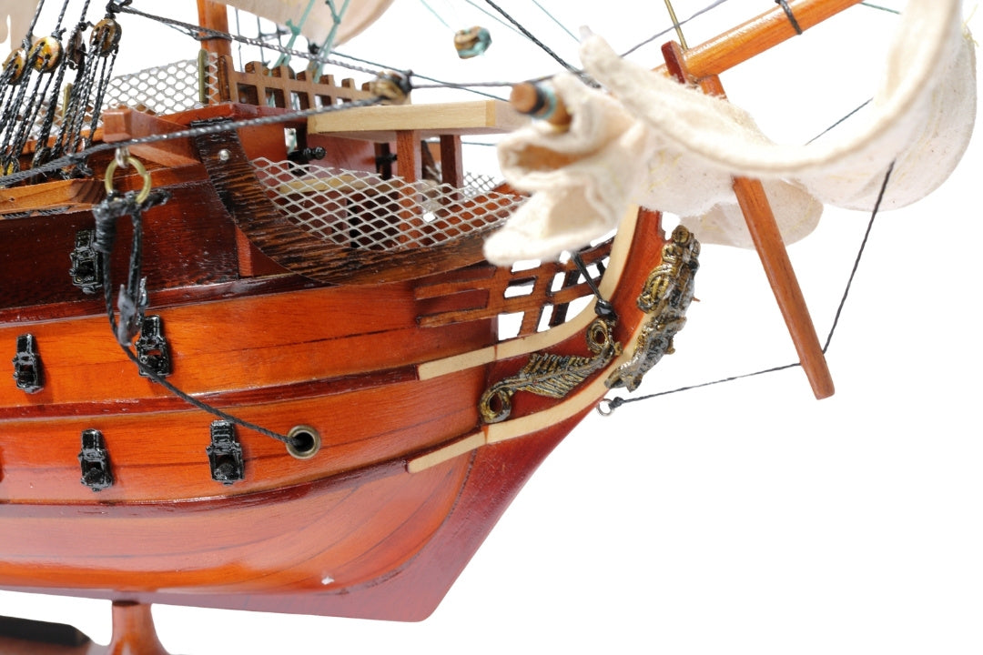 Modello assemblato del veliero HMS Victory da 54 cm - Replica realizzata a mano con possibilità di personalizzazione tramite incisione - Regalo ideale per gli amanti della vela - Alta qualità, base in legno elegante