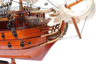 Modello assemblato del veliero HMS Victory da 54 cm - Replica realizzata a mano con possibilità di personalizzazione tramite incisione - Regalo ideale per gli amanti della vela - Alta qualità, base in legno elegante