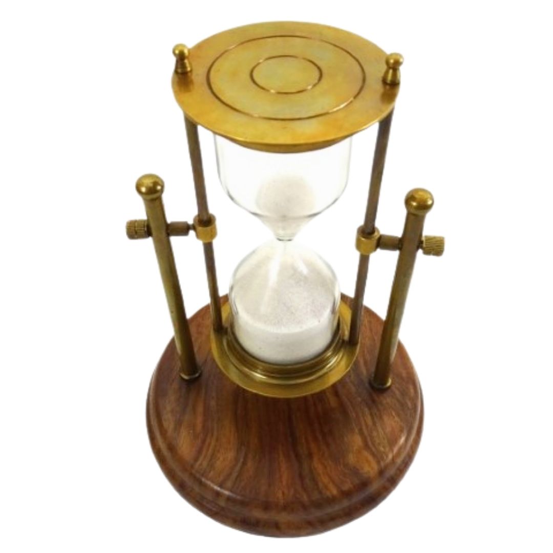 Clessidra in ottone TMR-0200 su base in legno, personalizzabile con incisione: un elegante regalo da scrivania, altezza 20 cm, sabbia bianca
