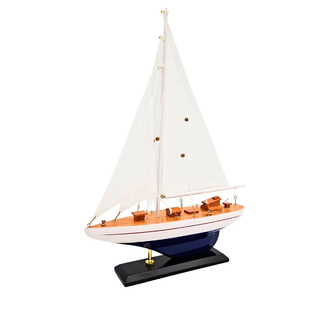 Modello in legno di yacht altezza 42 cm con possibilità di personalizzazione tramite incisione