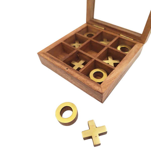 Elegante Tris in Scatola con Coperchio di Vetro con Possibilità di Personalizzazione Incisa - Set di Lusso in Legno e Ottone, Perfetto come Regalo per Insegnanti e Dirigenti - Dimensioni 12,5 x 12,5 x 2,5 cm