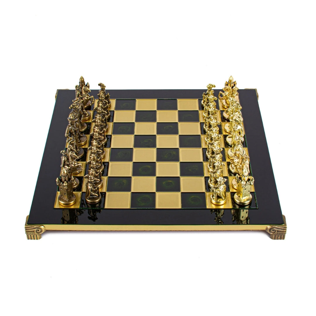 Scacchi esclusivi in metallo con scacchiera in ottone 44 x 44 cm – Figure medievali con possibilità di personalizzazione con incisione