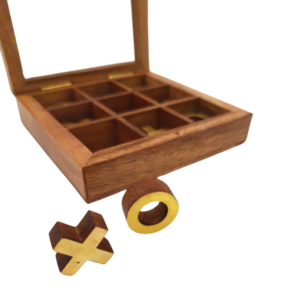 Elegante Tris in Scatola con Coperchio di Vetro con Possibilità di Personalizzazione Incisa - Set di Lusso in Legno e Ottone, Perfetto come Regalo per Insegnanti e Dirigenti - Dimensioni 12,5 x 12,5 x 2,5 cm
