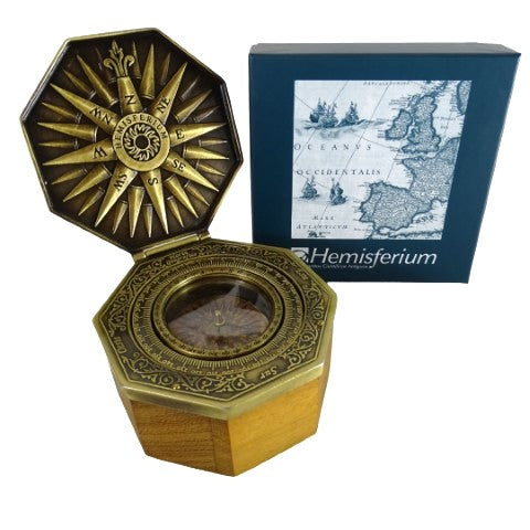 Esclusiva bussola magnetica Cardan H43 in ottone e legno con incisione personalizzata