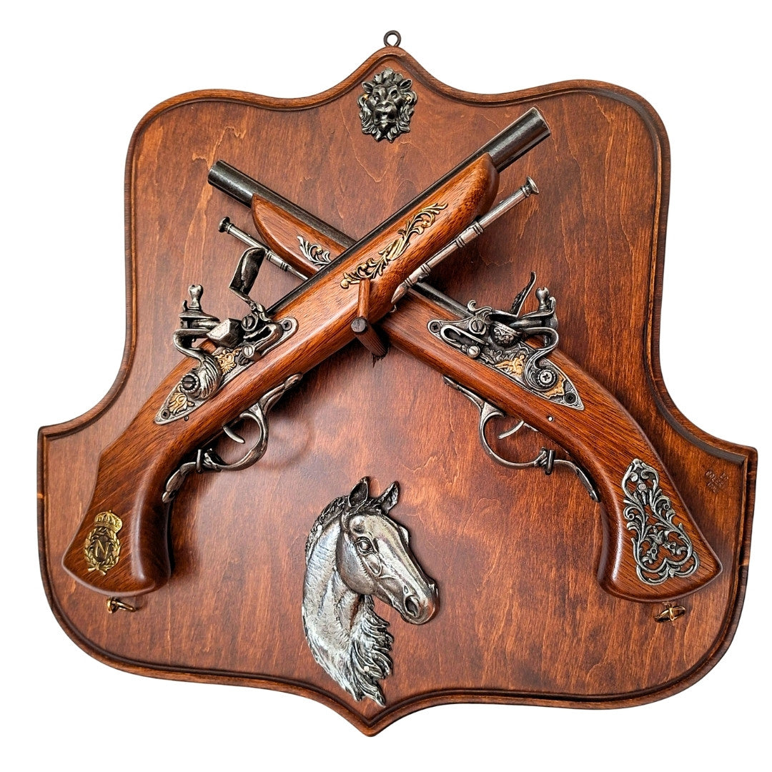 Replica di Pistole a Pietra su Supporto in Legno con Possibilità di Incisione Personalizzata – Regalo Ideale per Amanti della Storia e Collezionisti – Alta Qualità, Struttura Solida, Design Elegante 45x44 cm