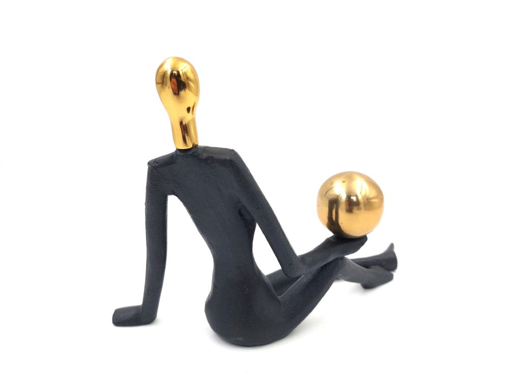 Figura decorativa Donna ginnasta con palla, incisione personalizzata, altezza 15 cm, nero e oro, regalo ideale per ogni occasione