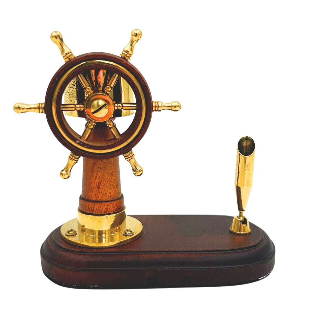 Elegante Set da Scrivania con Timone e Bussola con Portapenne – Legno e Ottone – Incisione Personalizzata – Regalo Ideale per Velista – Altezza 14,5 cm