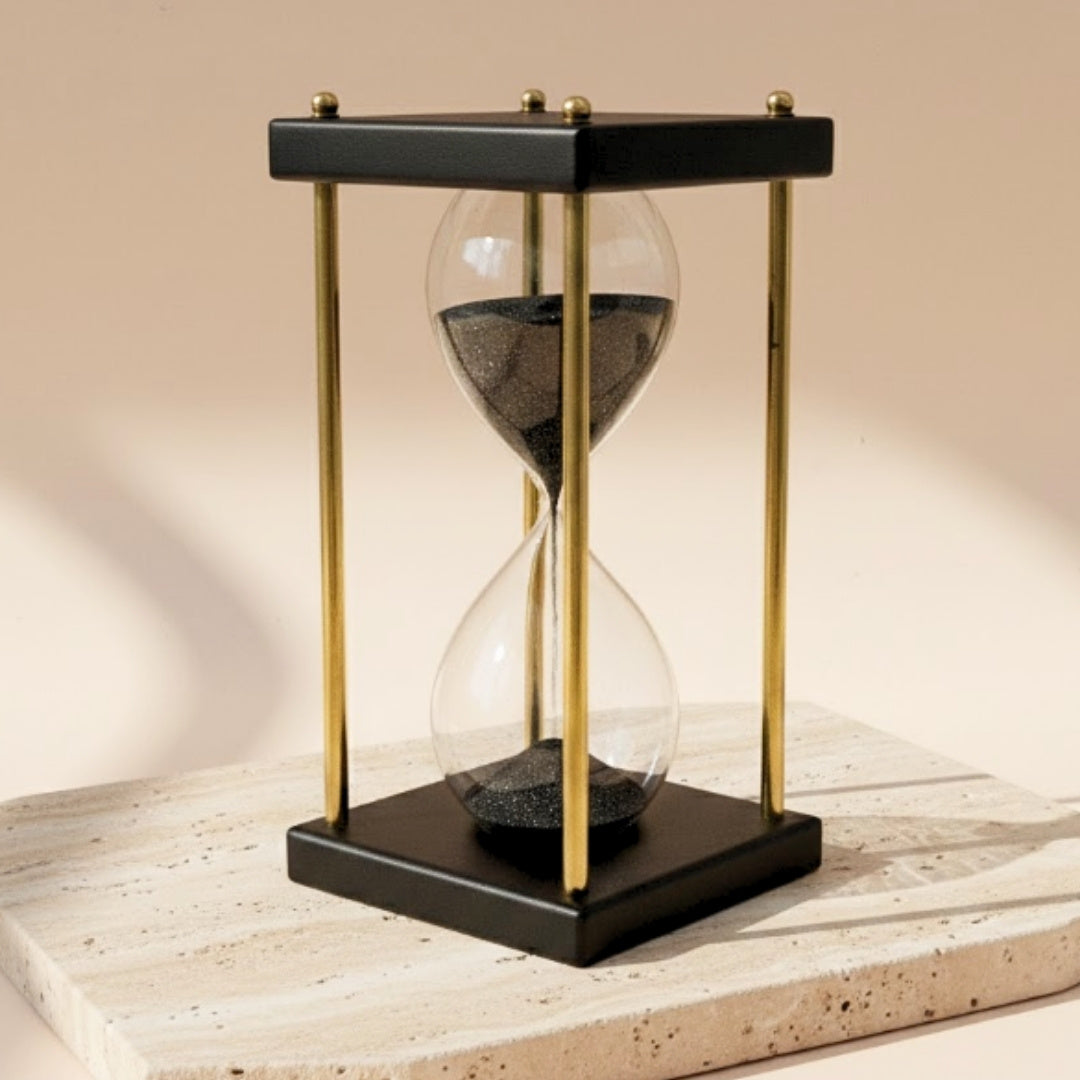 Clessidra in ottone e legno 5 minuti con sabbia nera con possibilità di personalizzazione con incisione – elegante decorazione retrò da regalo alta 16 cm