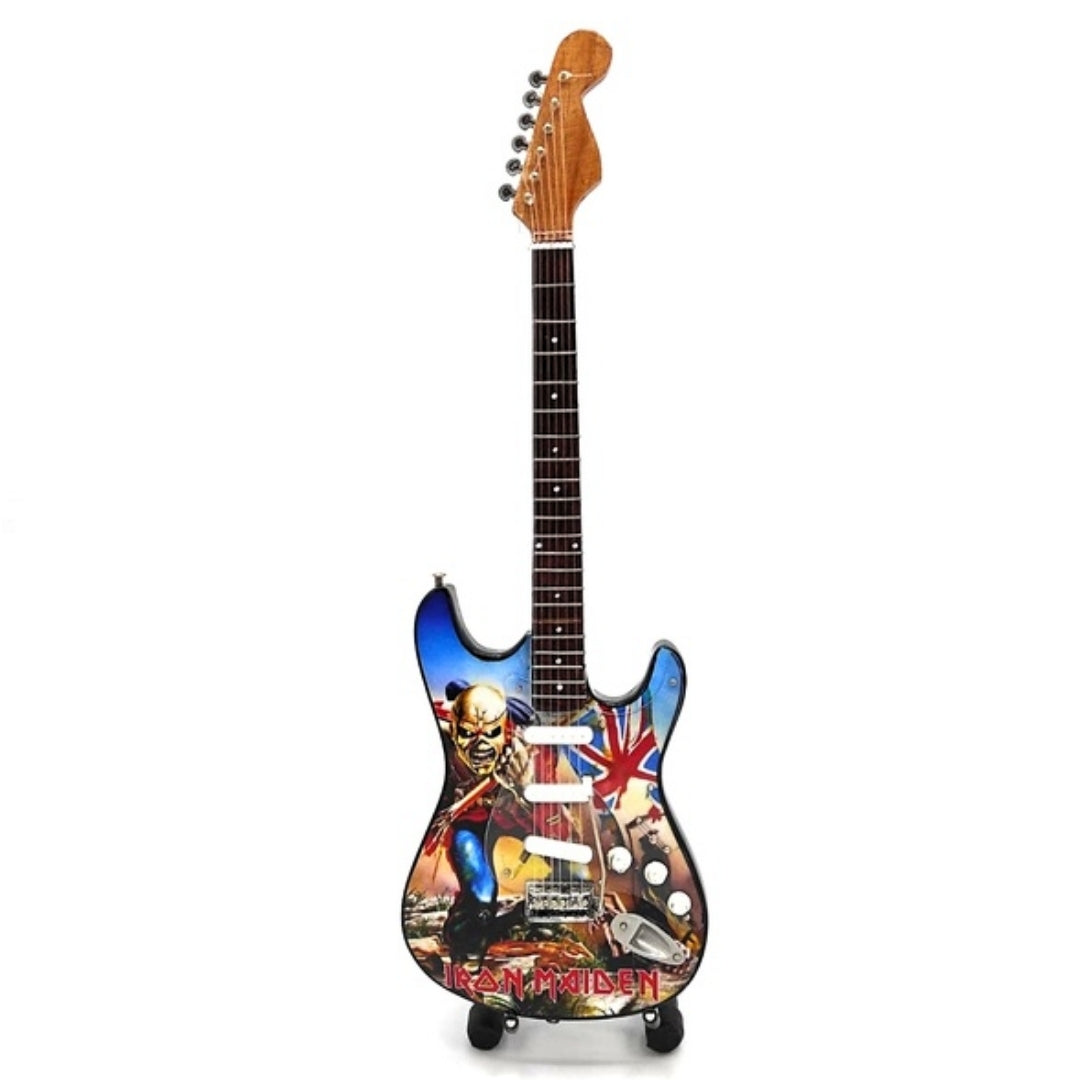 Mini chitarra decorativa Iron Maiden “The Trooper” in mogano - Ornamento fatto a mano per appassionati di musica