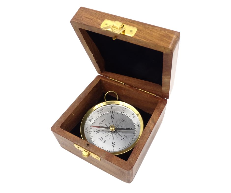 Bussola in ottone in confezione di legno con possibilità di incisione personalizzata - regalo elegante per appassionati di marina, diametro 7,5 cm, altezza 1,5 cm