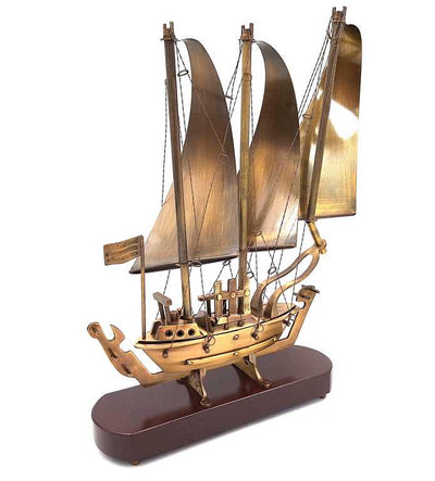 Nave in Ottone su Base in Legno 38 cm con Possibilità di Incisione