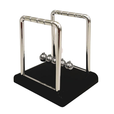 Pendolo Newton con incisione – elegante gadget antistress da scrivania, perfetto come regalo – altezza 9 cm, sfere in acciaio, design minimalista