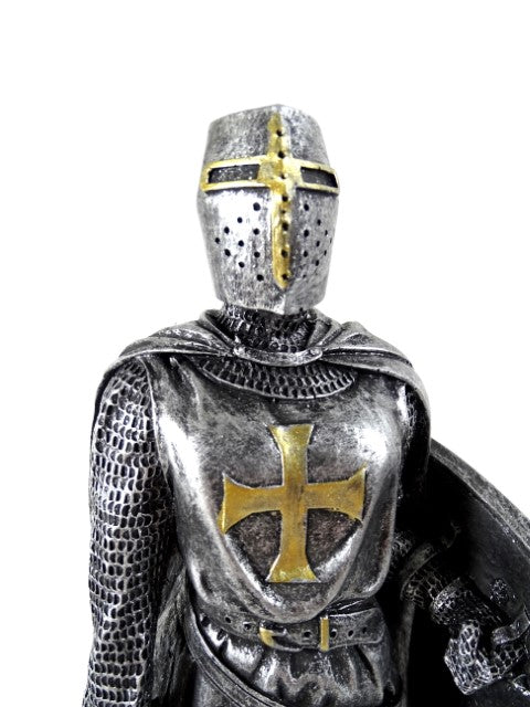 Statuetta di un cavaliere crociato da 30 cm con incisione