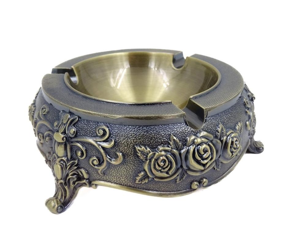Elegante posacenere metallico in stile Luigi con possibilità di incisione
