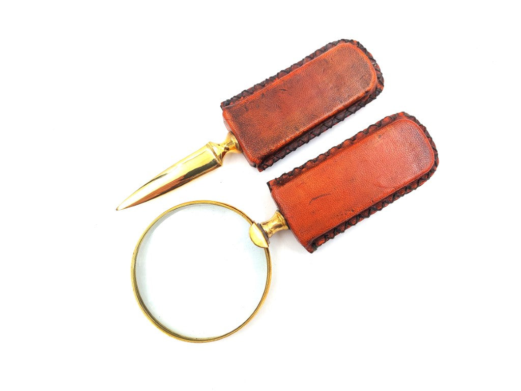 Lente d'ingrandimento in ottone e tagliacarte con manico rivestito in pelle