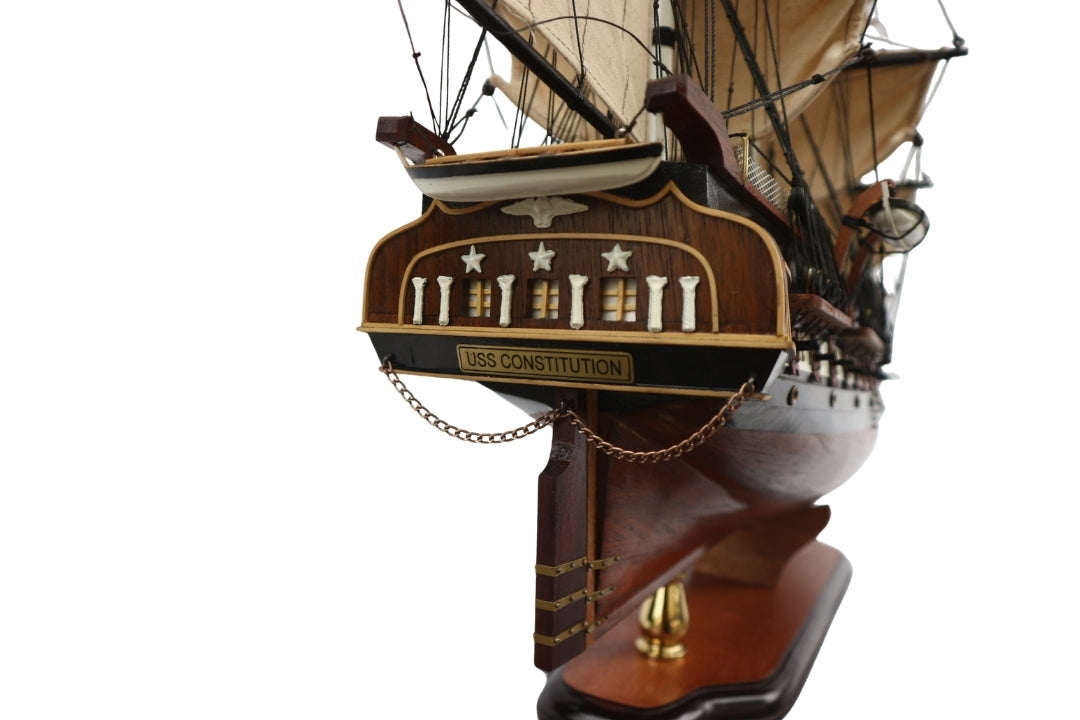 Grande modello esclusivo del veliero USS Constitution da 100 cm con possibilità di personalizzazione tramite incisione