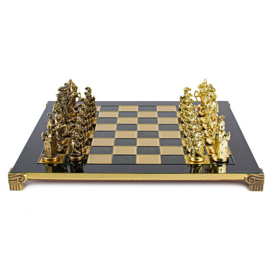Scacchi esclusivi in metallo con scacchiera in ottone 44 x 44 cm – Figure medievali con possibilità di personalizzazione con incisione