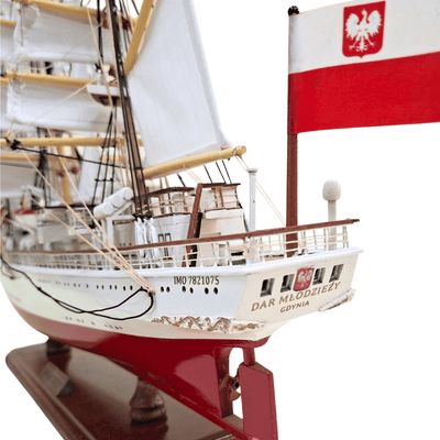 Modello esclusivo del veliero Dar Młodzieży XXL da 71 cm, con possibilità di personalizzazione tramite incisione