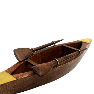 Elegante modello di barca in legno da 25 cm - decorazione da scrivania con elementi in ottone - regalo ideale per un velista con opzione di personalizzazione tramite incisione - stile marinaro e rétro