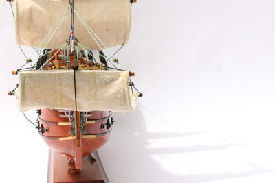 Modello assemblato del veliero HMS Victory da 54 cm - Replica realizzata a mano con possibilità di personalizzazione tramite incisione - Regalo ideale per gli amanti della vela - Alta qualità, base in legno elegante