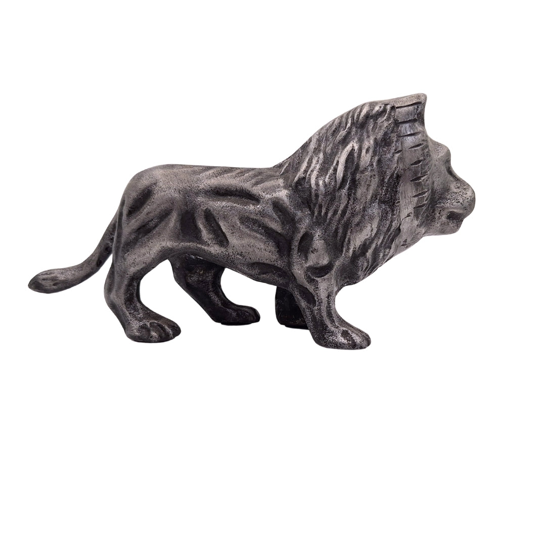Figura decorativa LEO in alluminio color argento, incisione personalizzata