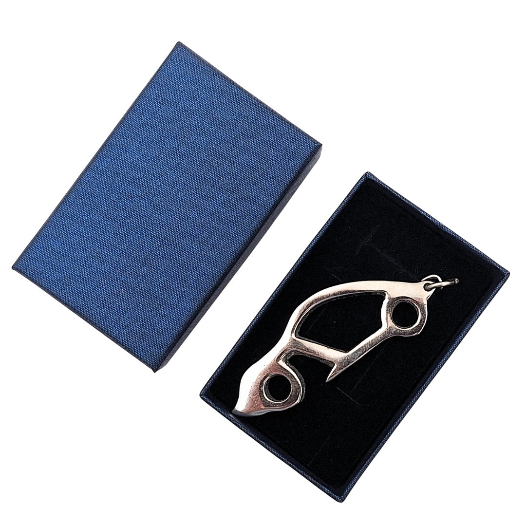 Portachiavi in metallo a forma di automobile con apribottiglie in elegante scatola – Gadget per appassionati di motori – MT204A