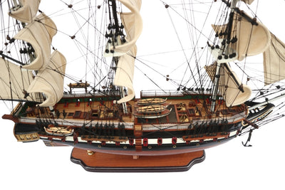 Grande modello esclusivo del veliero USS Constitution da 100 cm con possibilità di personalizzazione tramite incisione