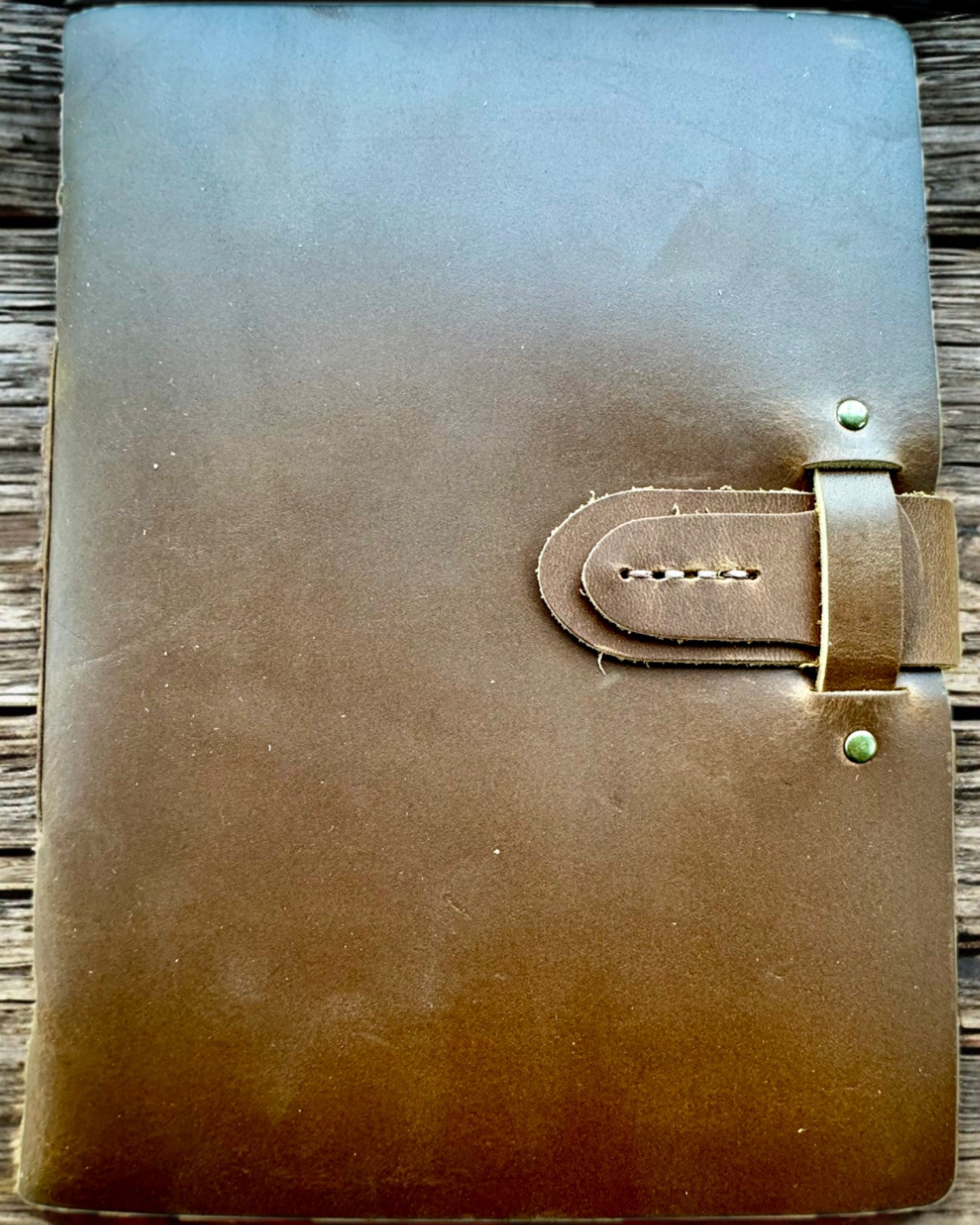 Taccuino Premium "RetroNotes" – Elegante taccuino in Vera Pelle - 200 pagine, 120g, taccuino, album da disegno, colore marrone, personalizzazione con incisione