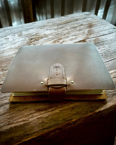 Taccuino Premium "RetroNotes" – Elegante taccuino in Vera Pelle - 200 pagine, 120g, taccuino, album da disegno, colore marrone, personalizzazione con incisione