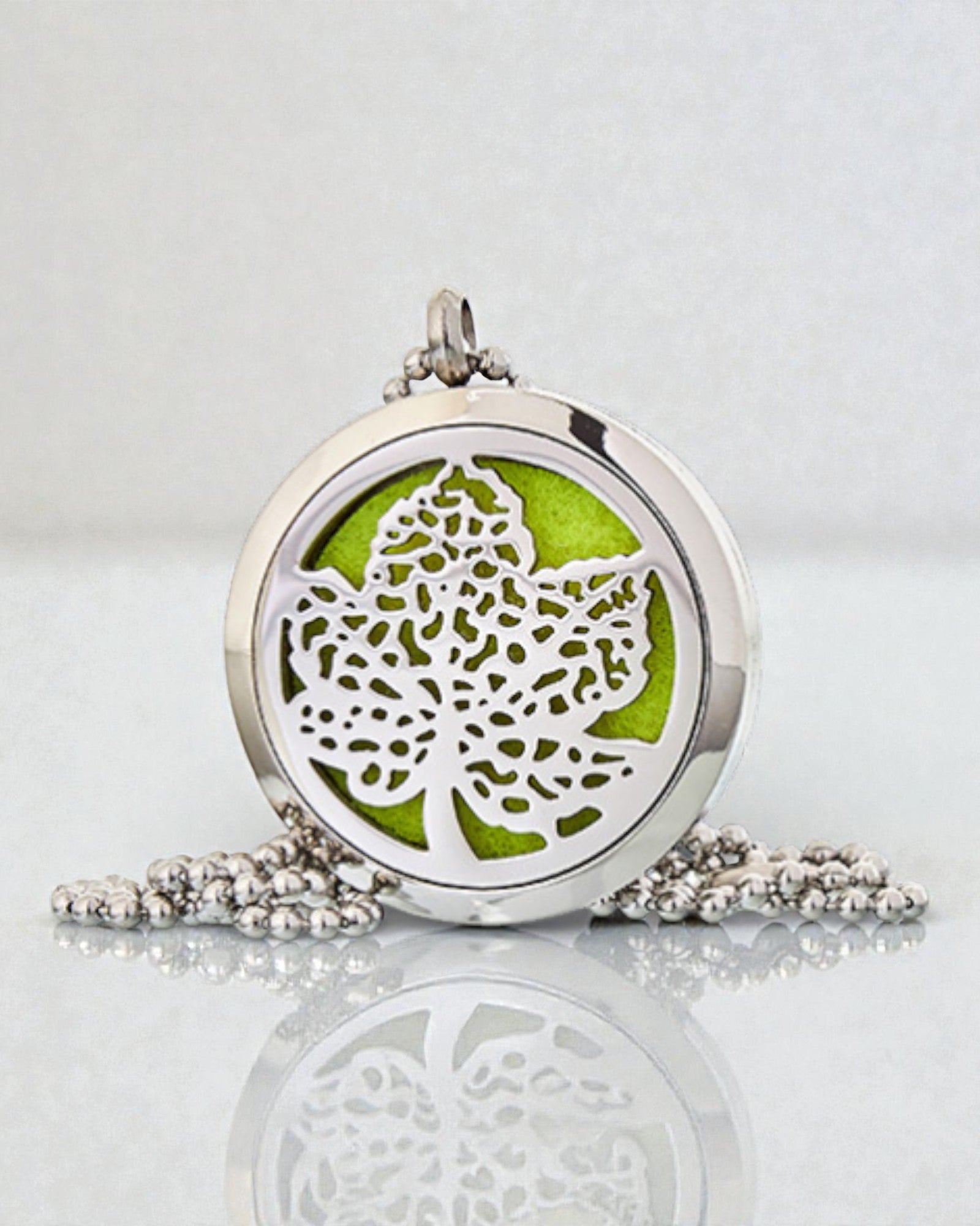 Armonia Verde – Collana aromaterapeutica a foglia 30 mm