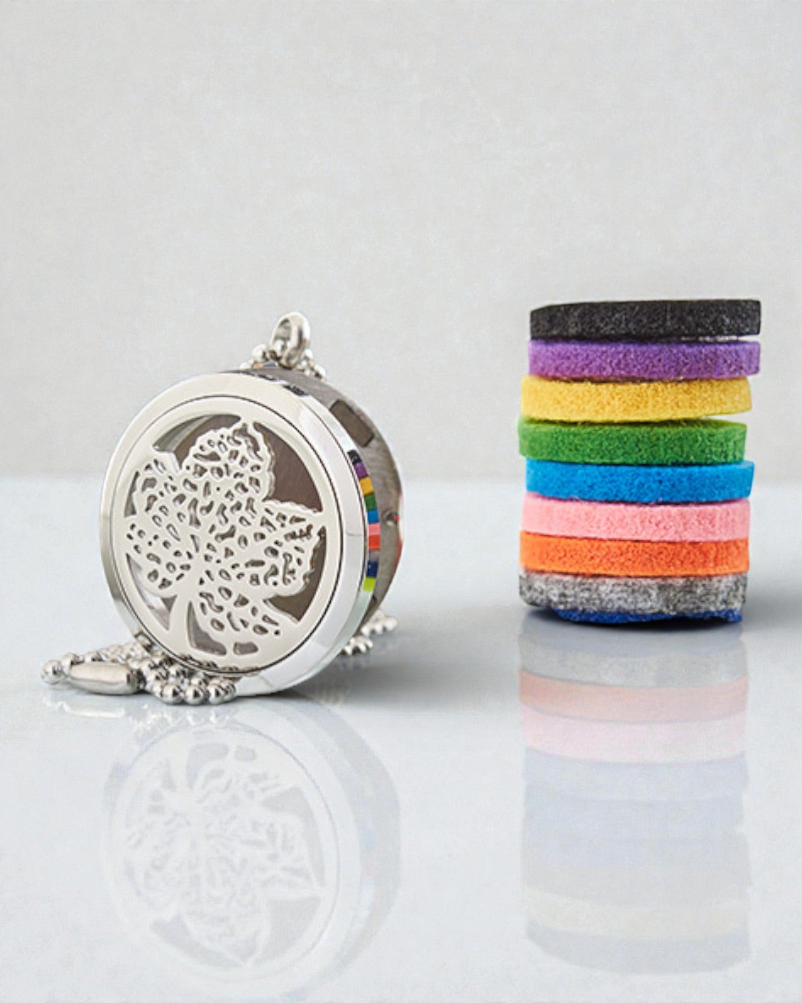 Armonia Verde – Collana aromaterapeutica a foglia 30 mm