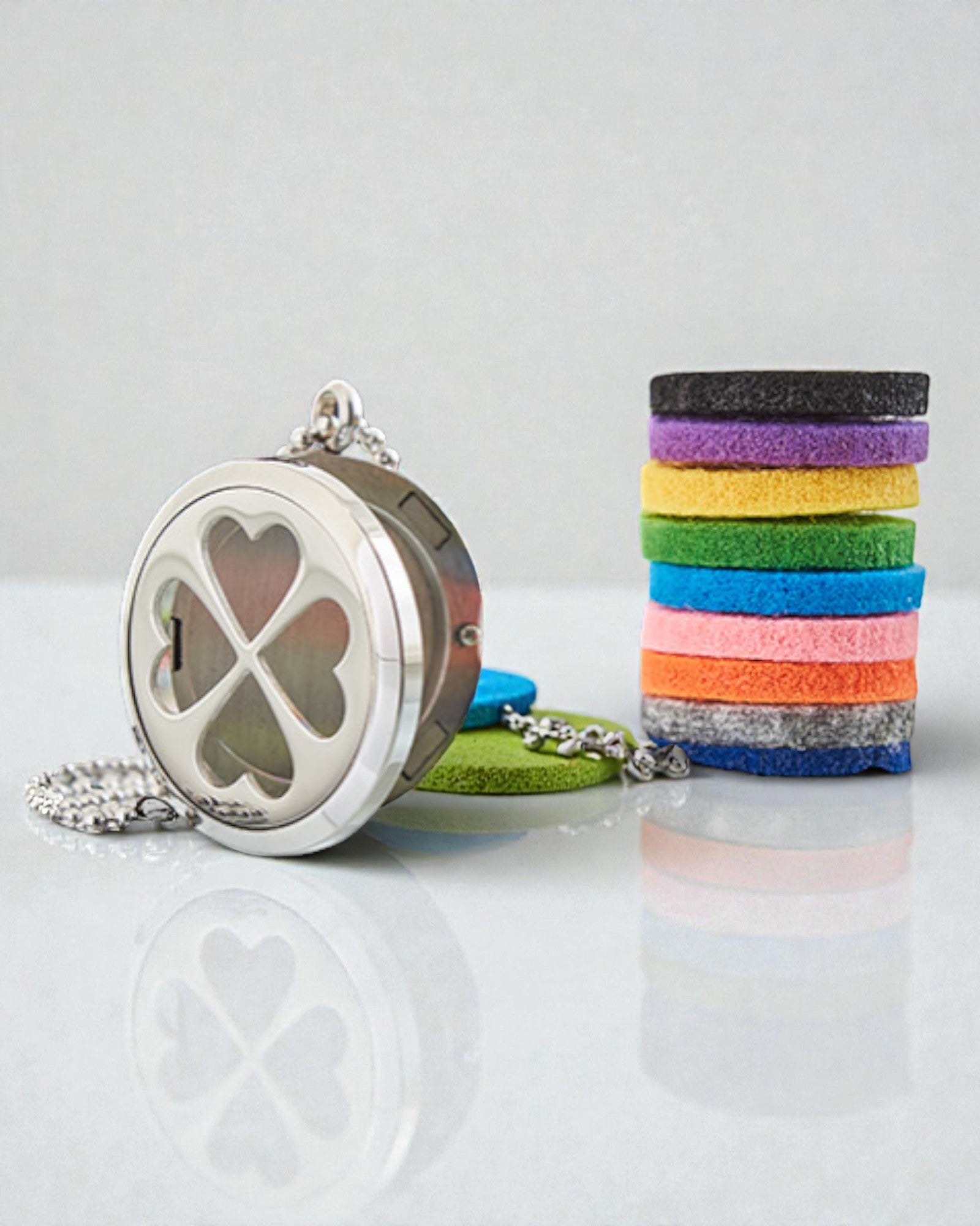 AromaClover – Collana aromaterapica con medaglione a quadrifoglio 30 mm