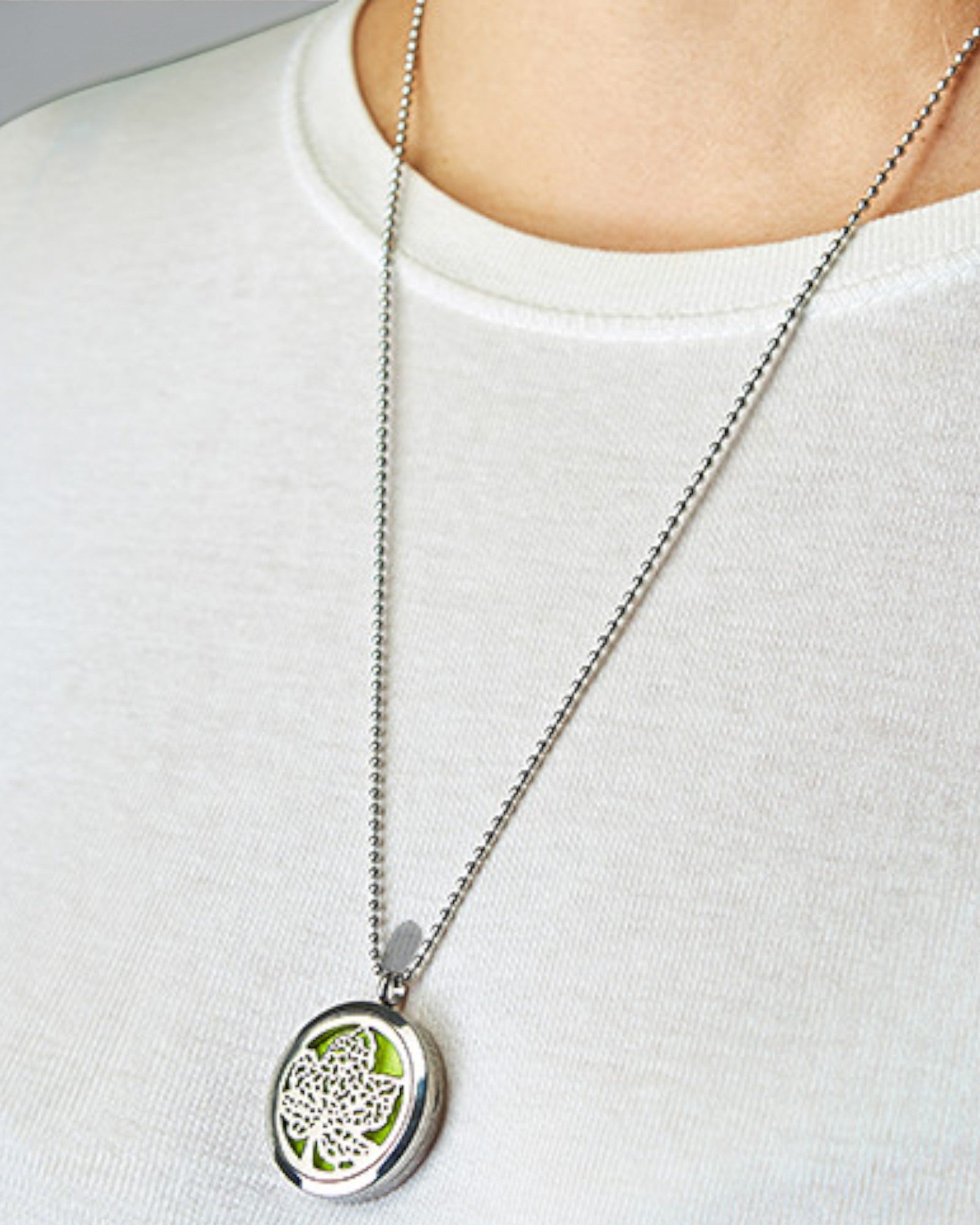 Collana Aromalife Chakra OM – Medaglione portaprofumo 30 mm